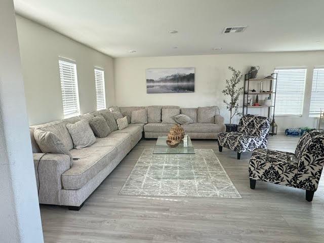 Detail Gallery Image 2 of 15 For 1875 Woodward Ave, Manteca,  CA 95337 - 3 Beds | 2/1 Baths