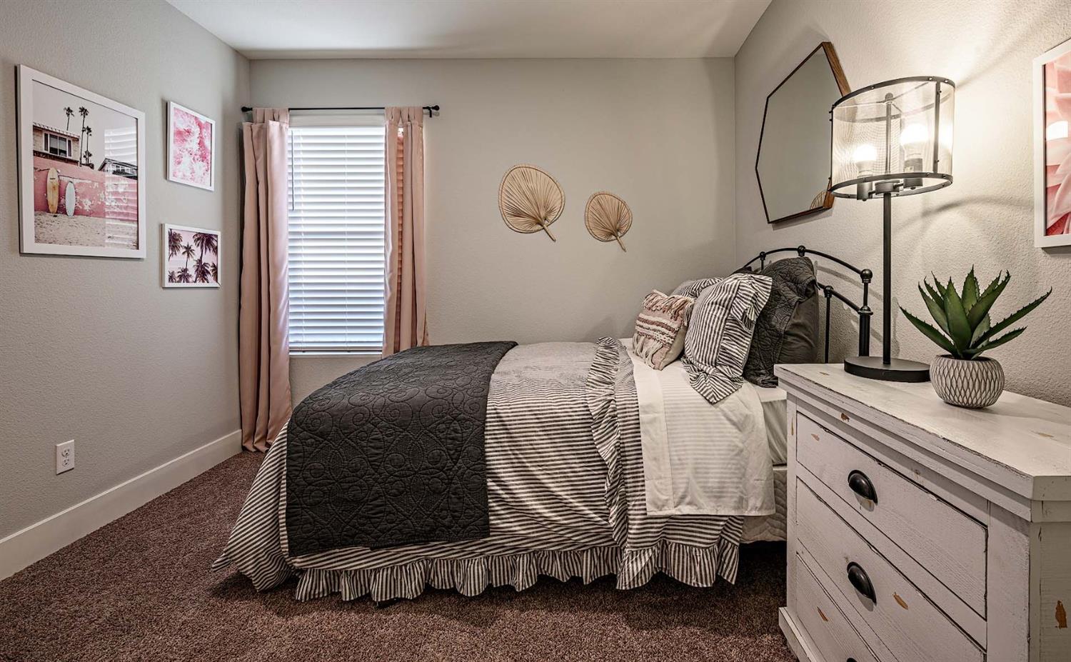 Detail Gallery Image 14 of 19 For 393 Broadstone Ct #462,  Los Banos,  CA 93635 - 4 Beds | 2 Baths