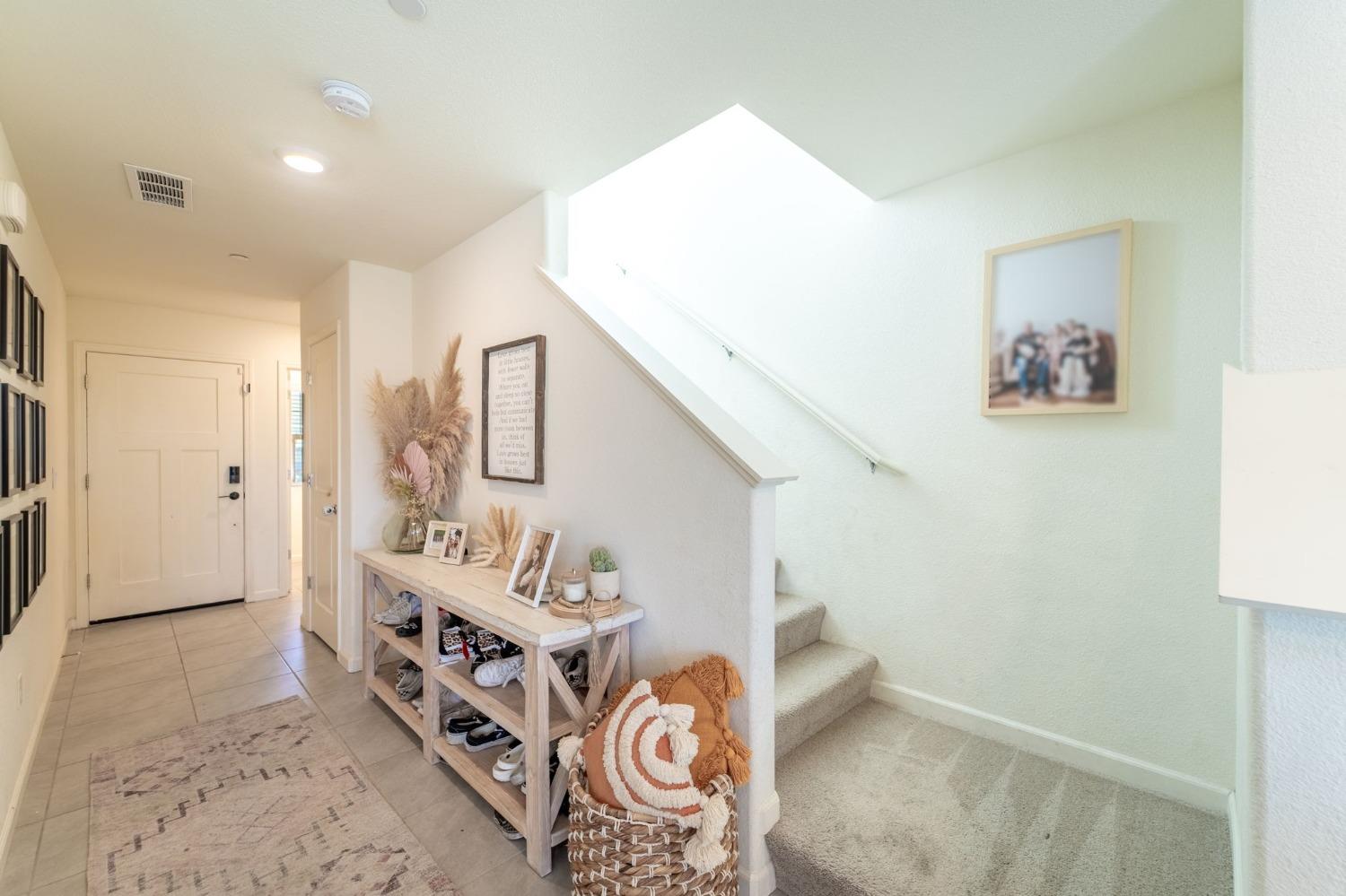 Detail Gallery Image 14 of 31 For 441 Stein Way, Waterford,  CA 95386 - 4 Beds | 2/1 Baths
