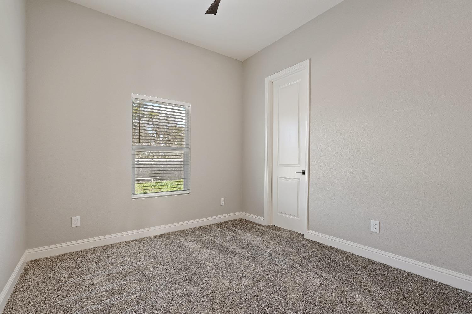 Detail Gallery Image 4 of 41 For 5774 E Cherokee Rd, Stockton,  CA 95215 - 3 Beds | 2/1 Baths