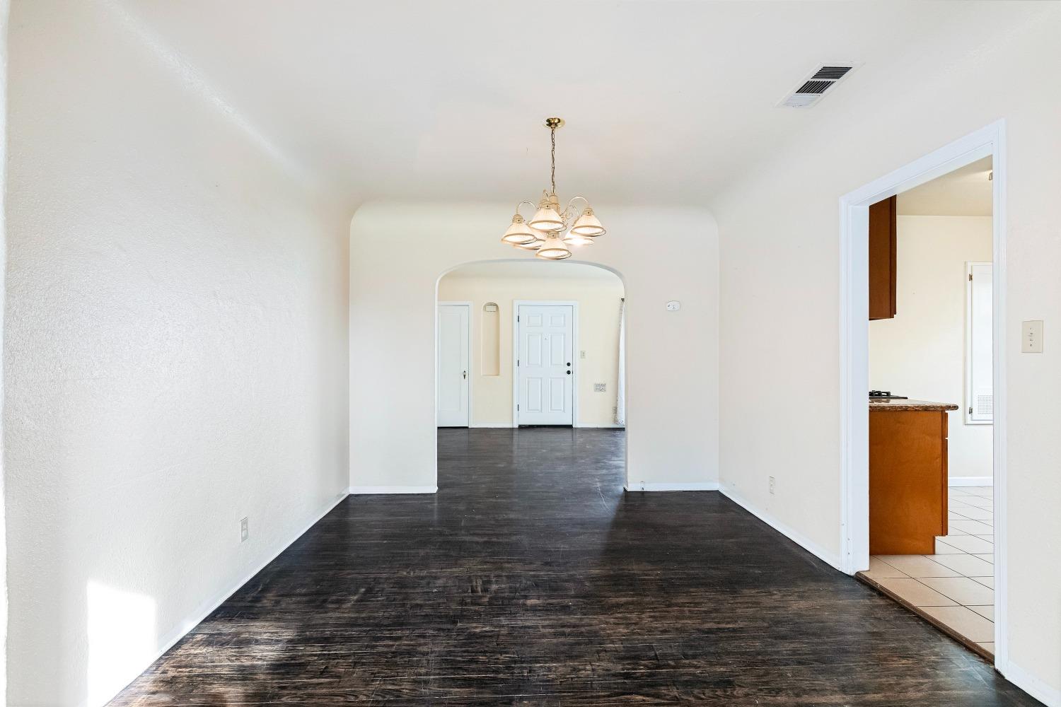 Detail Gallery Image 7 of 33 For 2144 W Rose St, Stockton,  CA 95203 - 3 Beds | 2 Baths