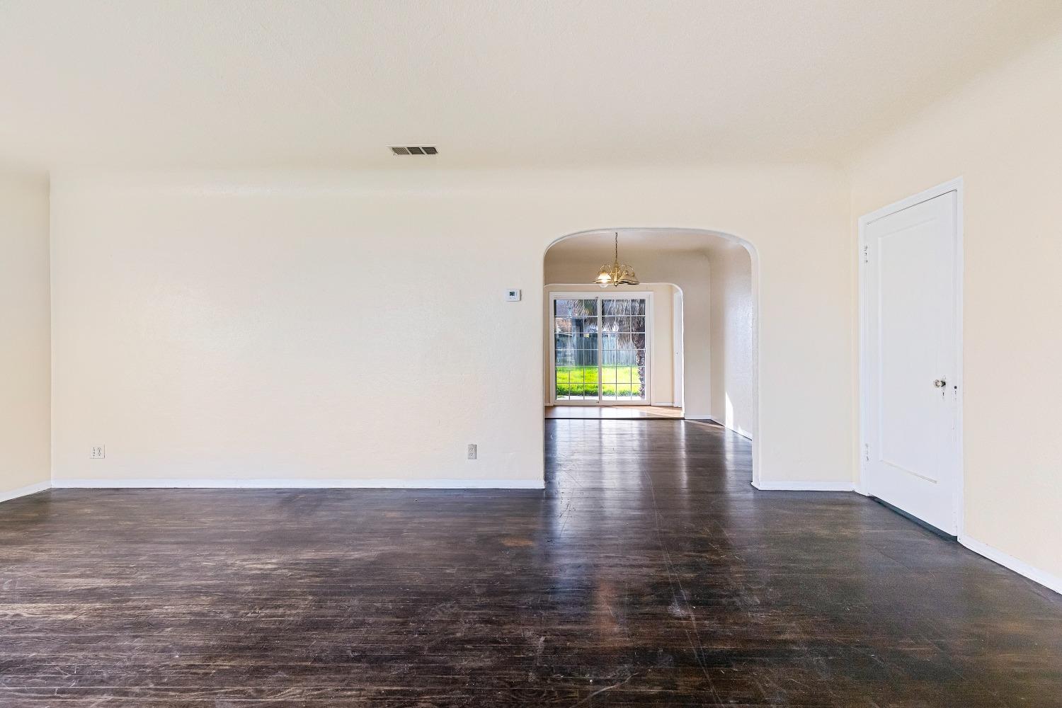 Detail Gallery Image 3 of 33 For 2144 W Rose St, Stockton,  CA 95203 - 3 Beds | 2 Baths