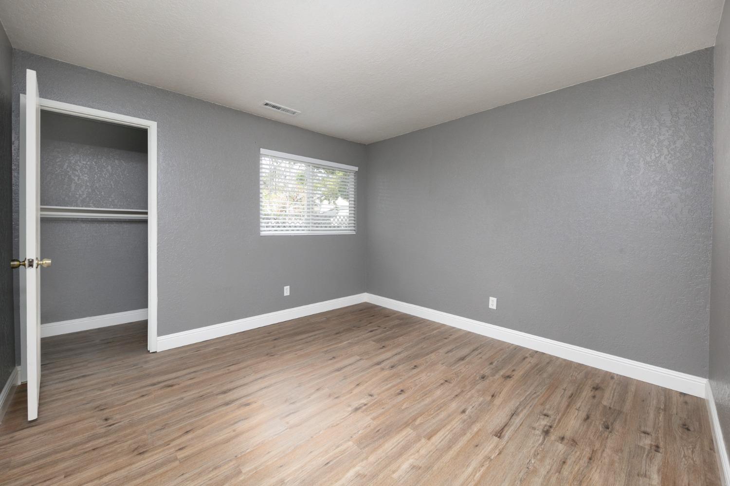 Detail Gallery Image 10 of 27 For 2524 Winchester Dr #1,  Lodi,  CA 95240 - 2 Beds | 1 Baths