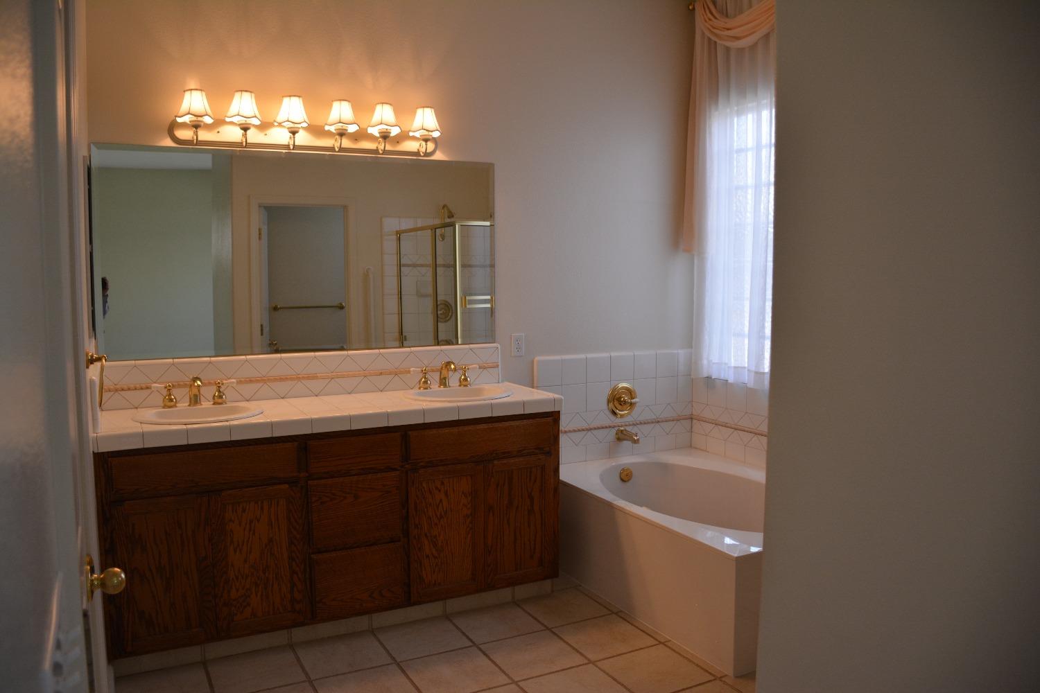 Detail Gallery Image 18 of 43 For 1620 Seven Falls Dr, Modesto,  CA 95355 - 3 Beds | 2/1 Baths