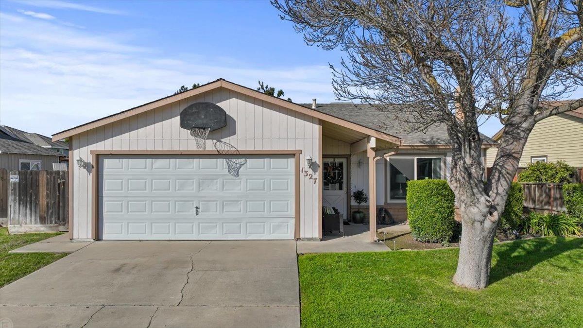 Detail Gallery Image 1 of 1 For 1327 Elena Dr, Ripon,  CA 95366 - 3 Beds | 2 Baths