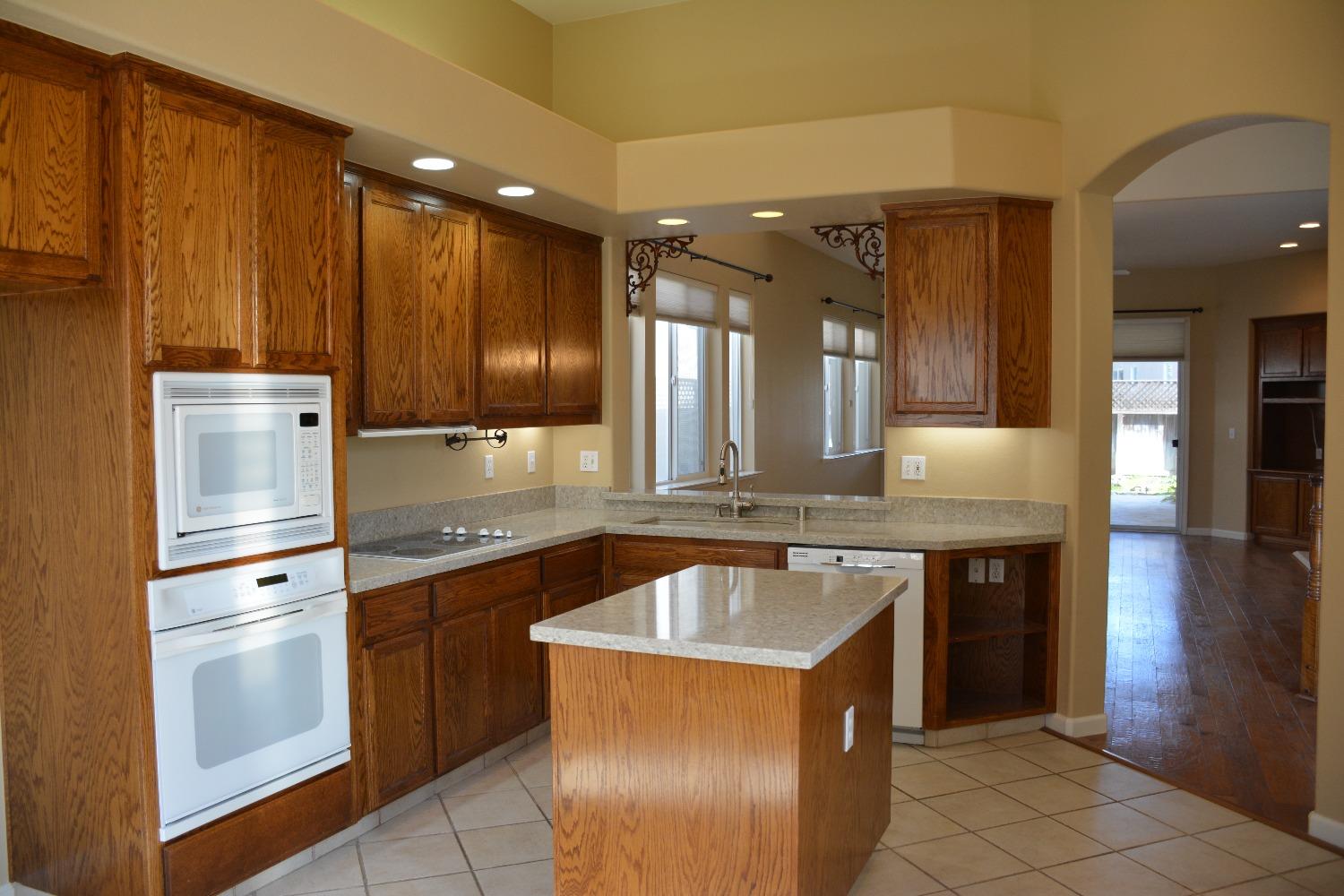 Detail Gallery Image 10 of 43 For 1620 Seven Falls Dr, Modesto,  CA 95355 - 3 Beds | 2/1 Baths