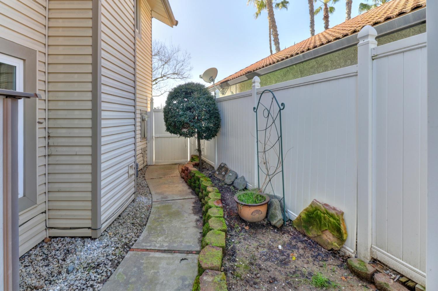 Lonon Court, Orangevale, California image 48