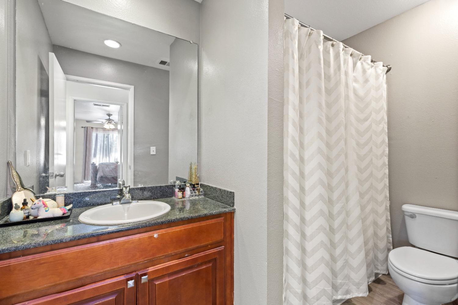 Detail Gallery Image 15 of 25 For 1240 W. Roseburg Ave a,  Modesto,  CA 95350 - 2 Beds | 2/1 Baths