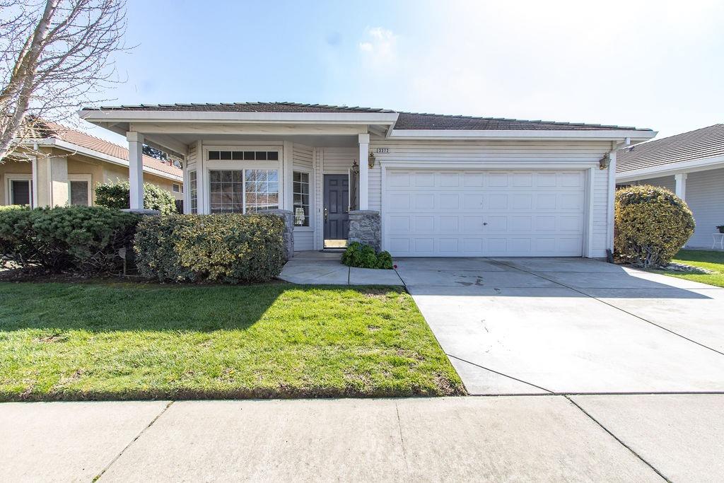 Detail Gallery Image 1 of 41 For 3372 Spring Crest Dr, Turlock,  CA 95382 - 2 Beds | 2 Baths