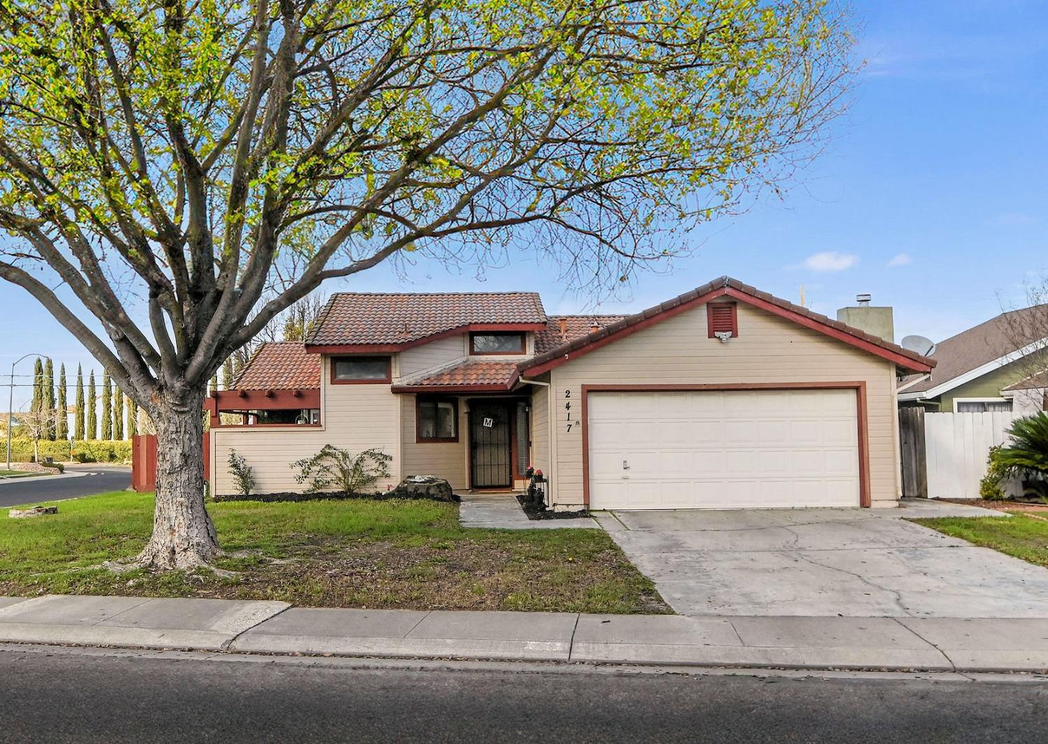Detail Gallery Image 1 of 1 For 2417 Saddlehorn Ln, Modesto,  CA 95355 - 3 Beds | 2 Baths
