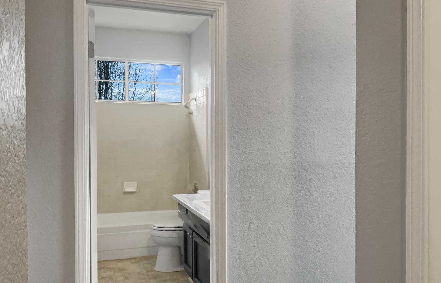 Detail Gallery Image 23 of 49 For 1731 Lakeshore Dr, Lodi,  CA 95242 - 3 Beds | 2/1 Baths