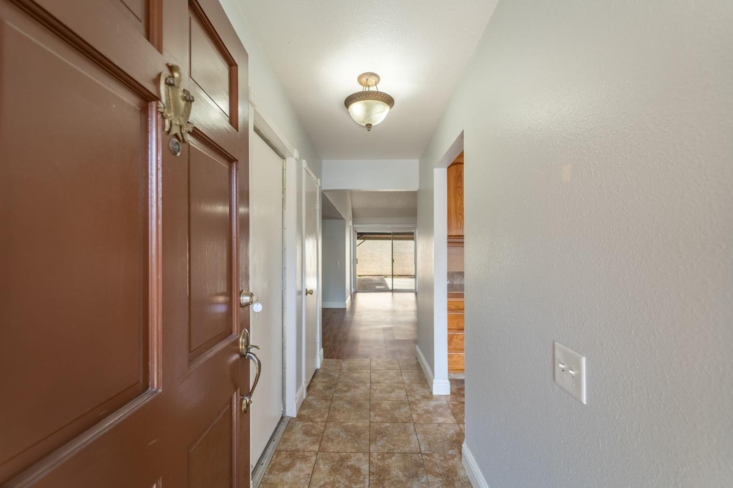 Detail Gallery Image 7 of 28 For 608 Oakview Ct, Modesto,  CA 95354 - 2 Beds | 2 Baths