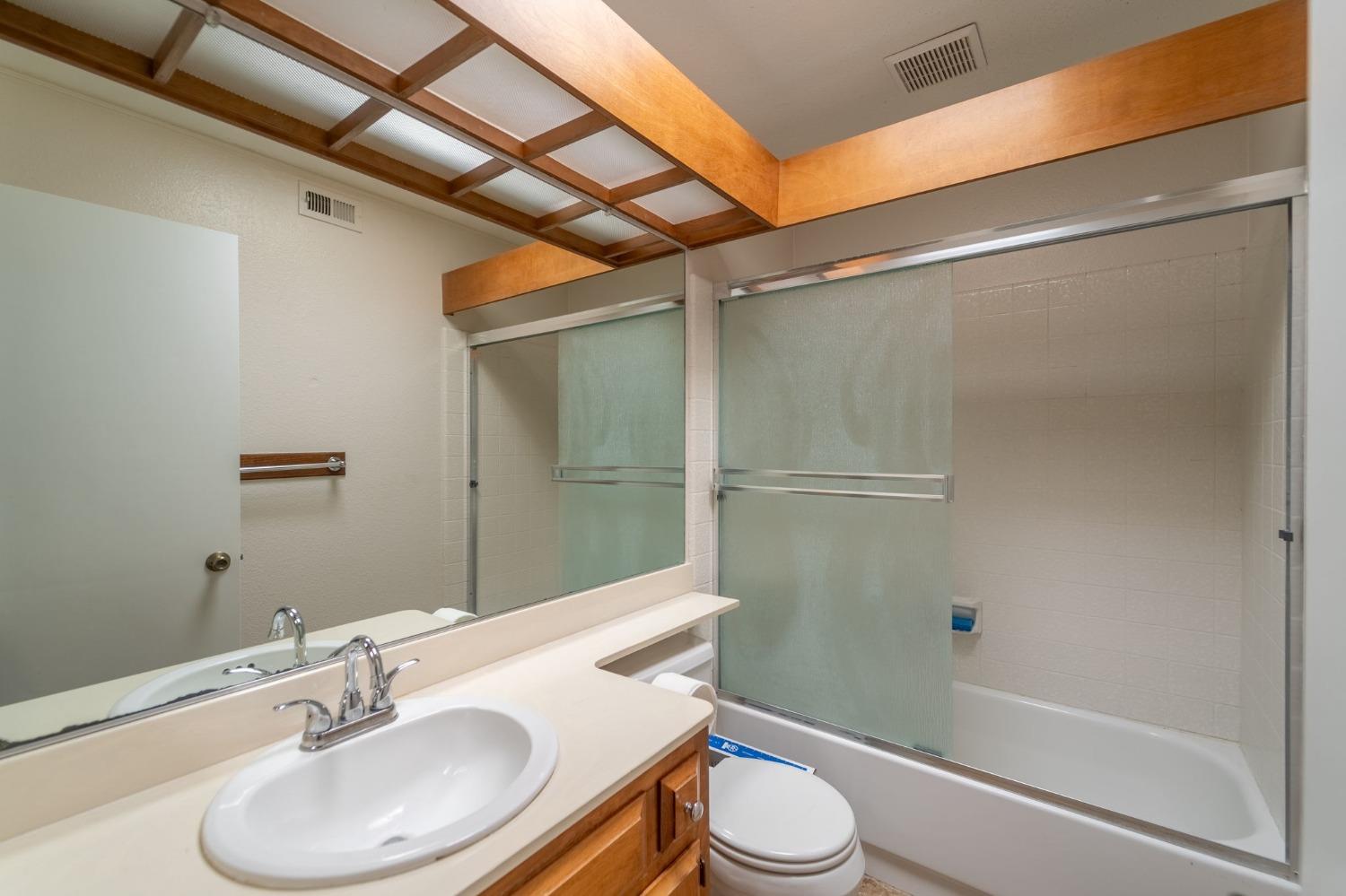 Detail Gallery Image 14 of 28 For 608 Oakview Ct, Modesto,  CA 95354 - 2 Beds | 2 Baths