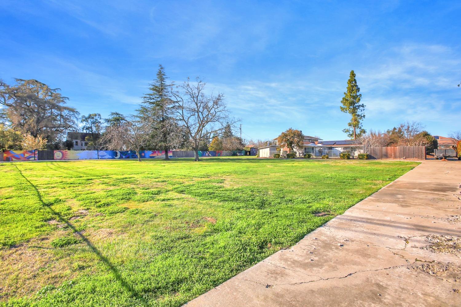 Detail Gallery Image 9 of 97 For 3457 Colusa Hwy, Yuba City,  CA 95993 - 5 Beds | 3/1 Baths