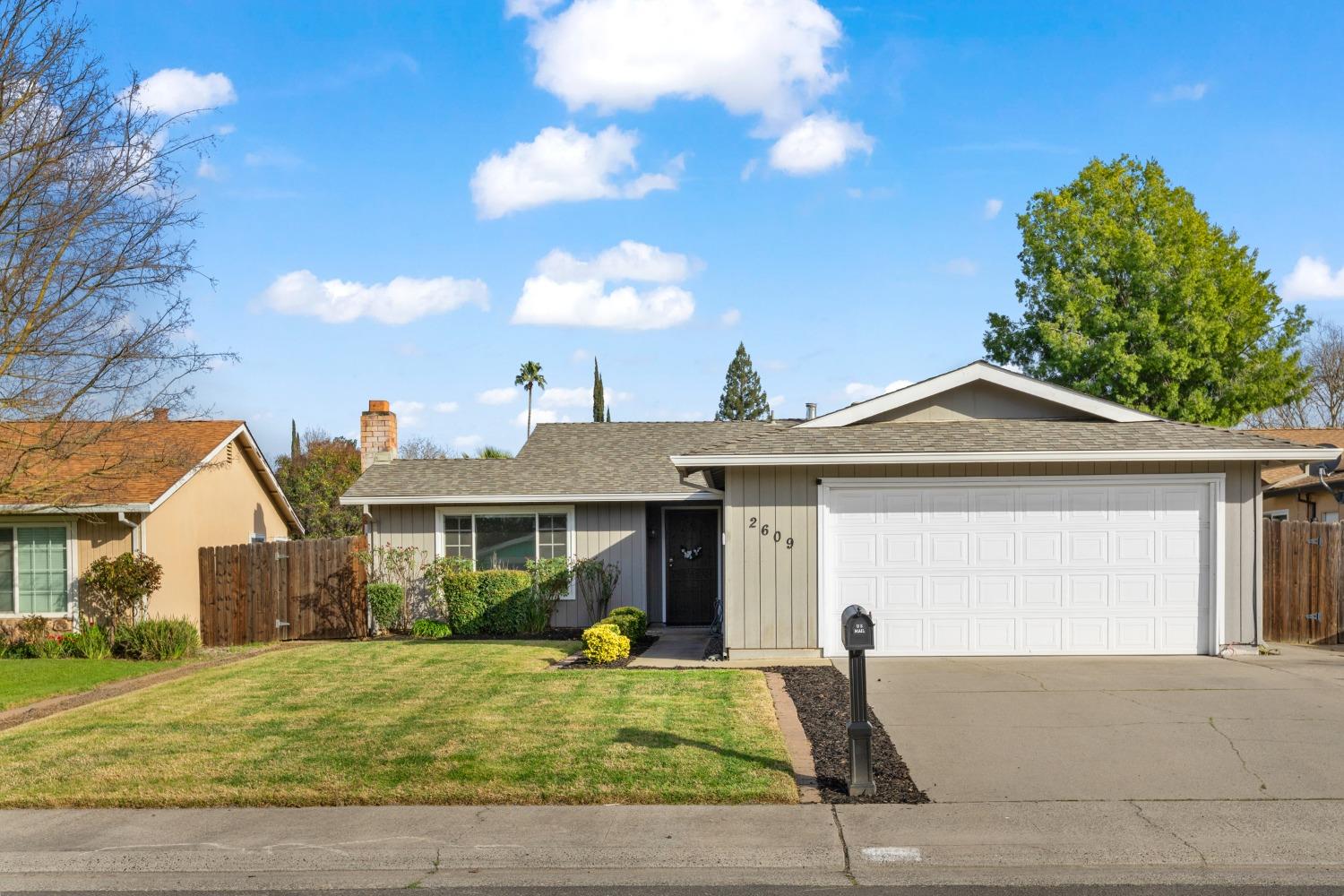 Detail Gallery Image 1 of 1 For 2609 Bass Ct, Sacramento,  CA 95826 - 3 Beds | 2 Baths