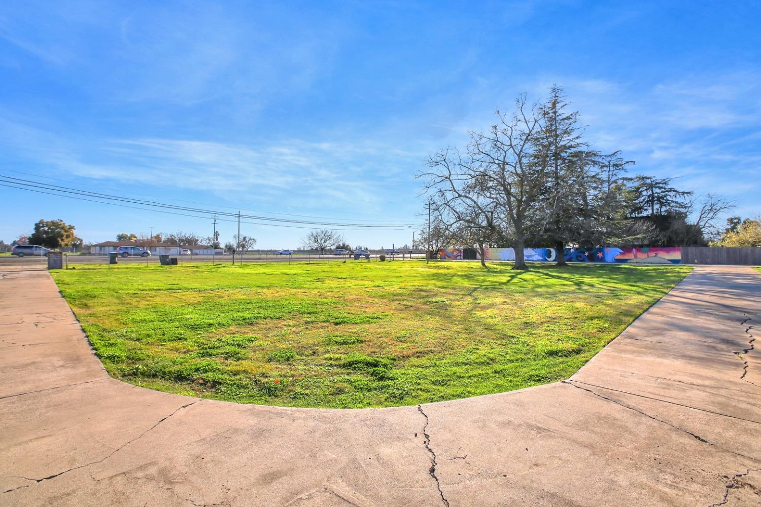 Detail Gallery Image 8 of 97 For 3457 Colusa Hwy, Yuba City,  CA 95993 - 5 Beds | 3/1 Baths