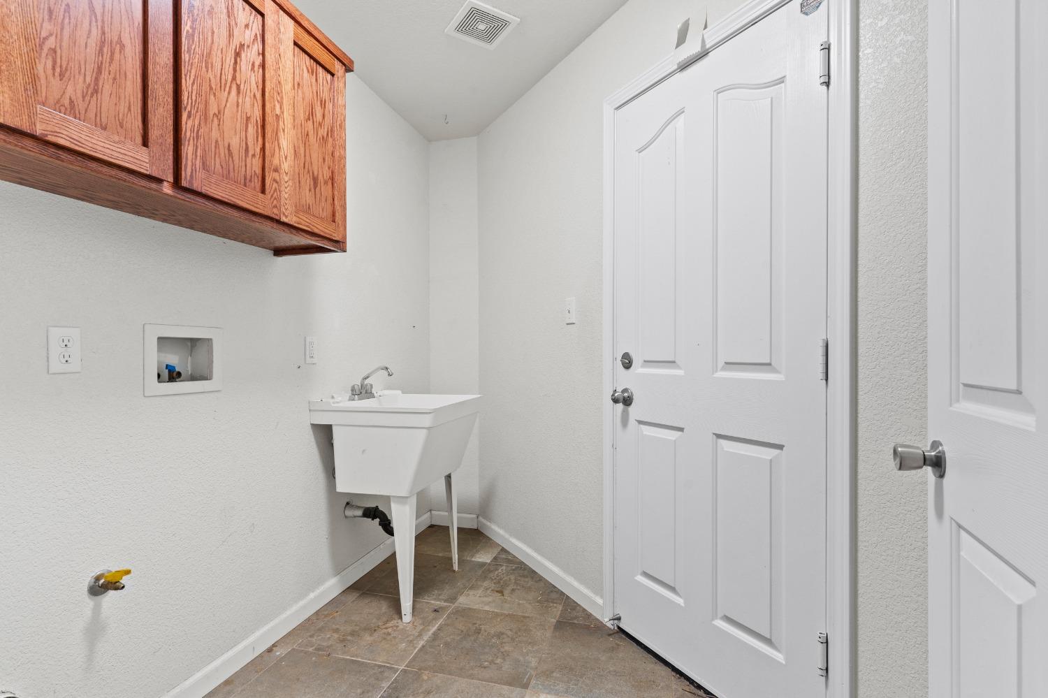 Detail Gallery Image 10 of 54 For 8132 Wildflower Way, Oregon House,  CA 95962 - 3 Beds | 2/1 Baths