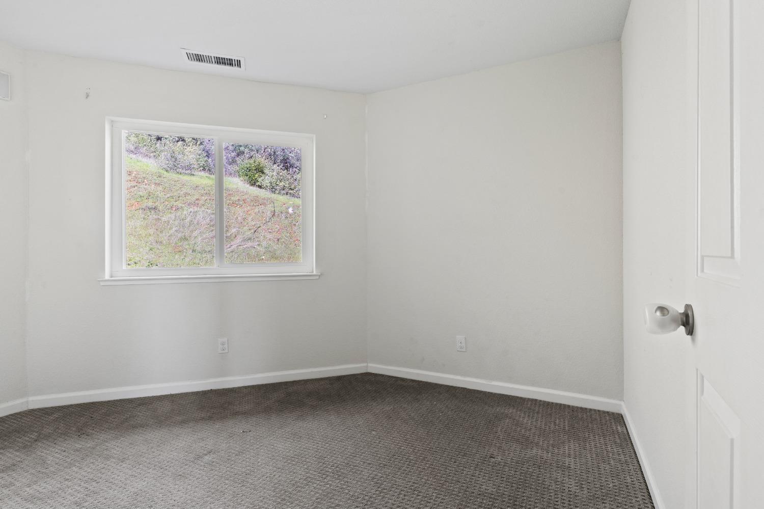 Detail Gallery Image 11 of 54 For 8132 Wildflower Way, Oregon House,  CA 95962 - 3 Beds | 2/1 Baths