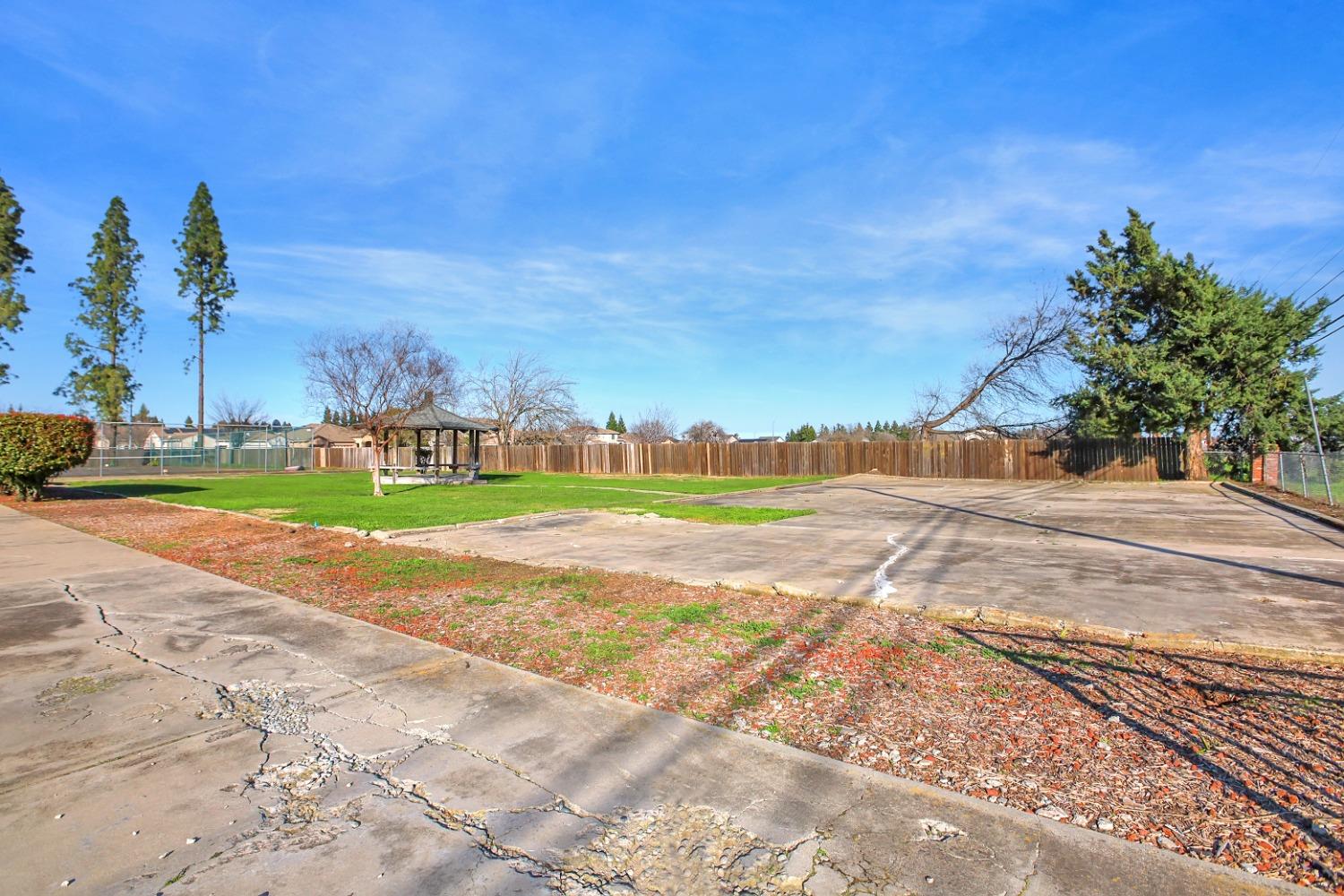 Detail Gallery Image 10 of 97 For 3457 Colusa Hwy, Yuba City,  CA 95993 - 5 Beds | 3/1 Baths