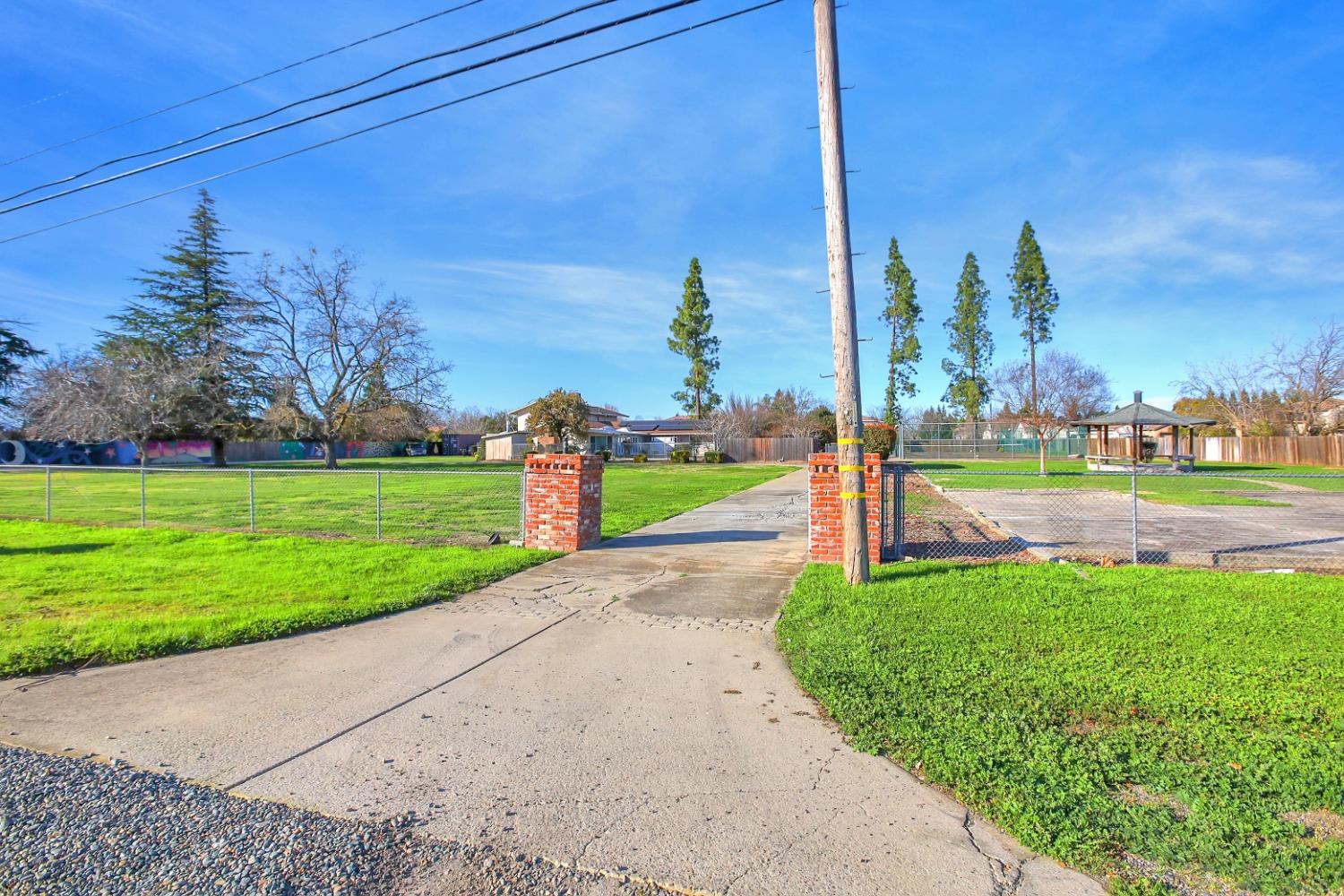 Detail Gallery Image 11 of 97 For 3457 Colusa Hwy, Yuba City,  CA 95993 - 5 Beds | 3/1 Baths