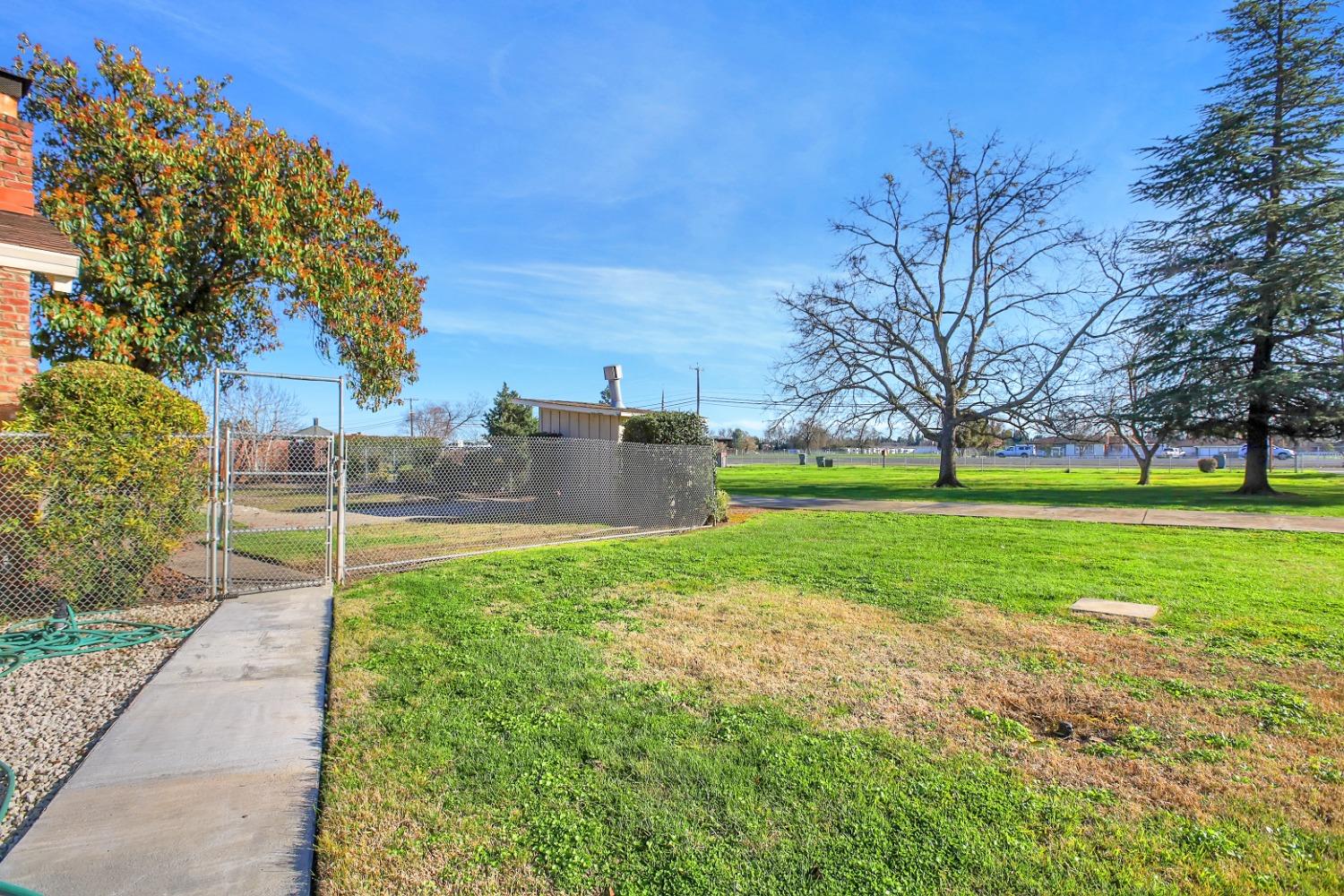 Detail Gallery Image 5 of 97 For 3457 Colusa Hwy, Yuba City,  CA 95993 - 5 Beds | 3/1 Baths