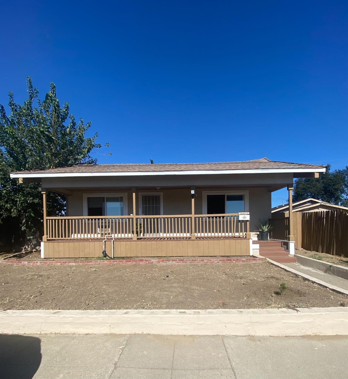 Detail Gallery Image 1 of 26 For 135 Stockton St, Manteca,  CA 95337 - 2 Beds | 1 Baths