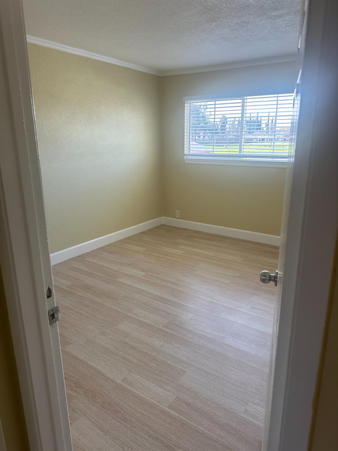 Detail Gallery Image 7 of 18 For 655 Palm Cir, Tracy,  CA 95376 - 3 Beds | 2/1 Baths