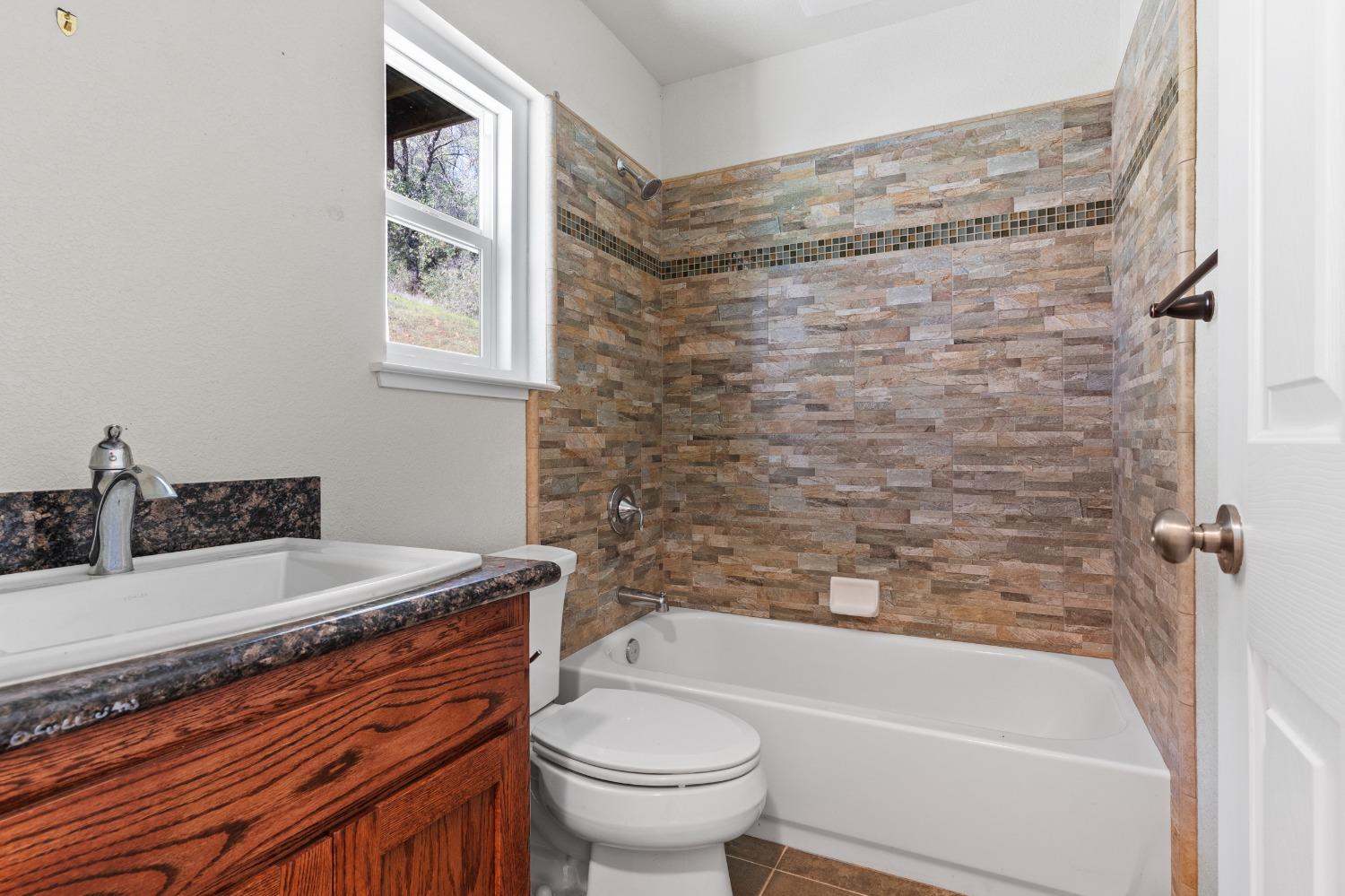 Detail Gallery Image 15 of 54 For 8132 Wildflower Way, Oregon House,  CA 95962 - 3 Beds | 2/1 Baths