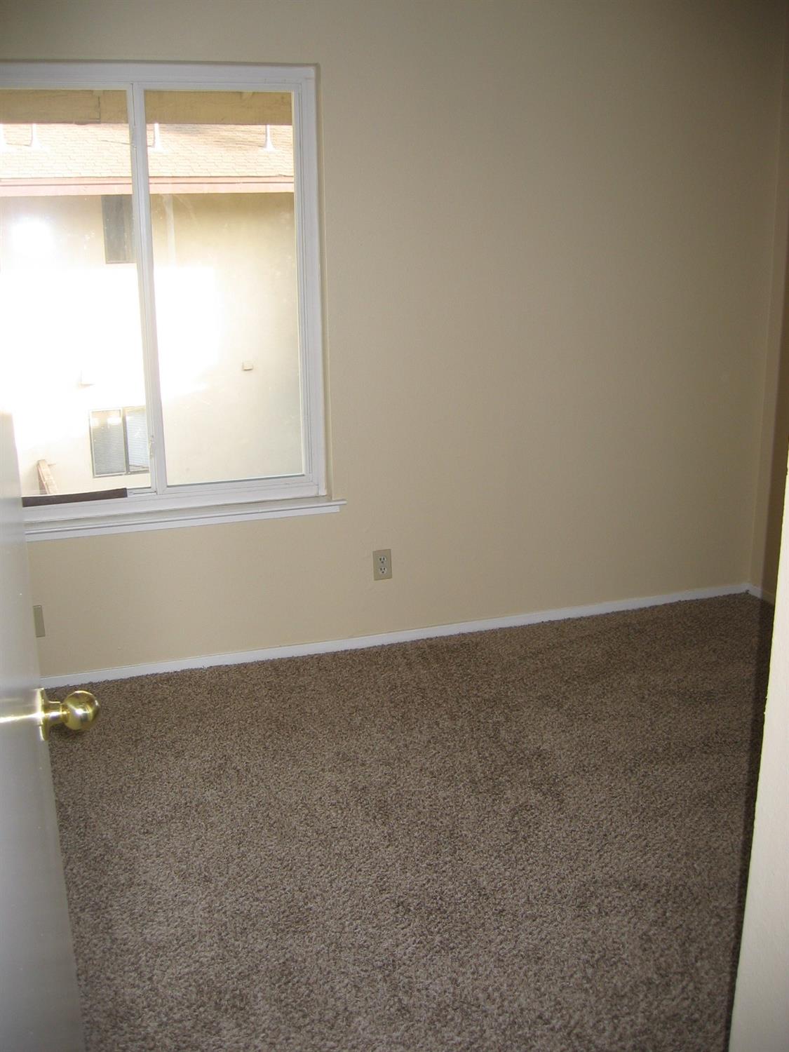 Detail Gallery Image 7 of 15 For 1825 Douglas Rd #10,  Stockton,  CA 95207 - 3 Beds | 1/1 Baths