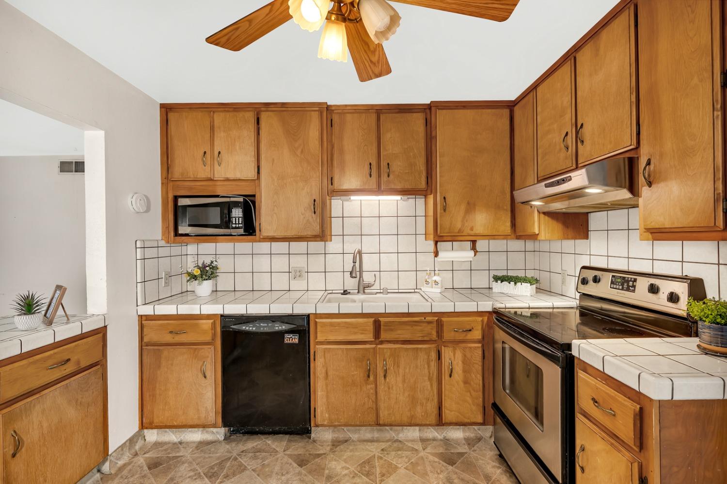 Detail Gallery Image 7 of 29 For 726 Arizona Ave, Los Banos,  CA 93635 - 3 Beds | 2 Baths