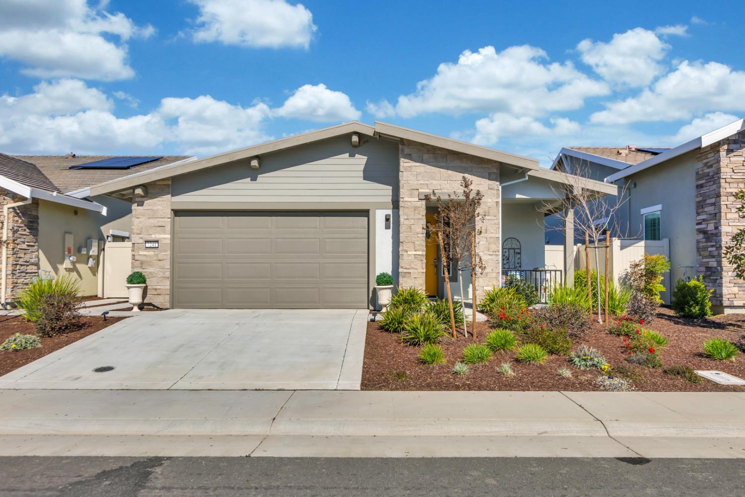 Photo of 7241 Universal Ln in Roseville, CA