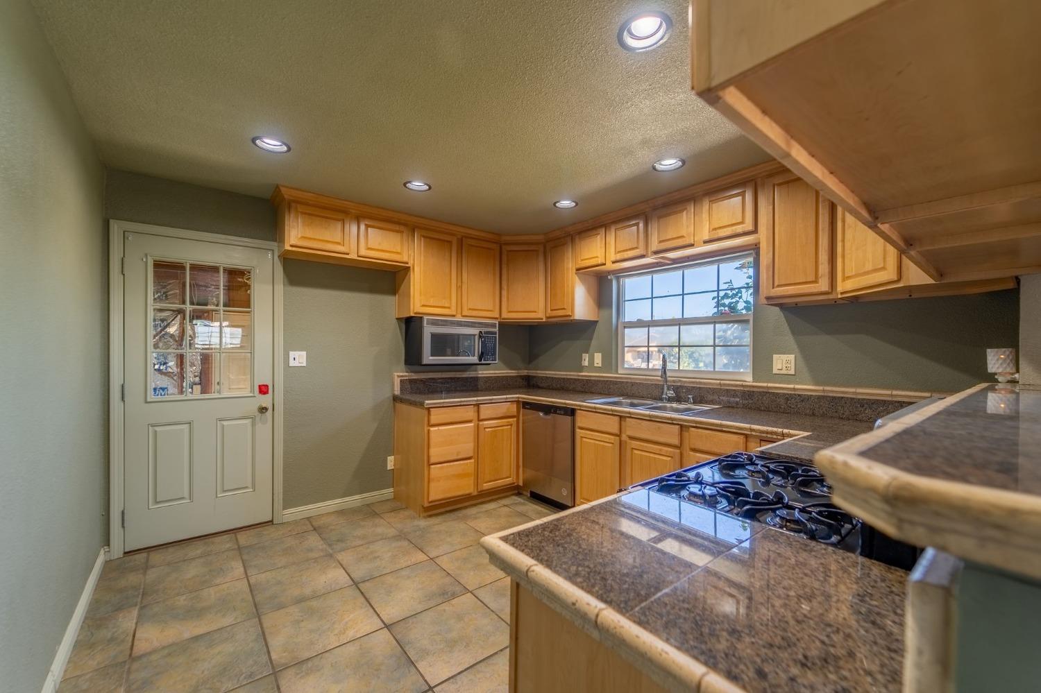Detail Gallery Image 11 of 23 For 1750 E St, Livingston,  CA 95334 - 2 Beds | 1 Baths
