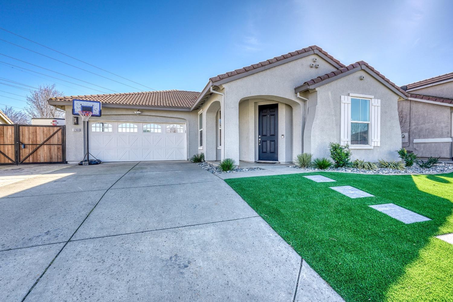 Detail Gallery Image 1 of 1 For 12360 Pawcatuck, Rancho Cordova,  CA 95742 - 3 Beds | 2 Baths