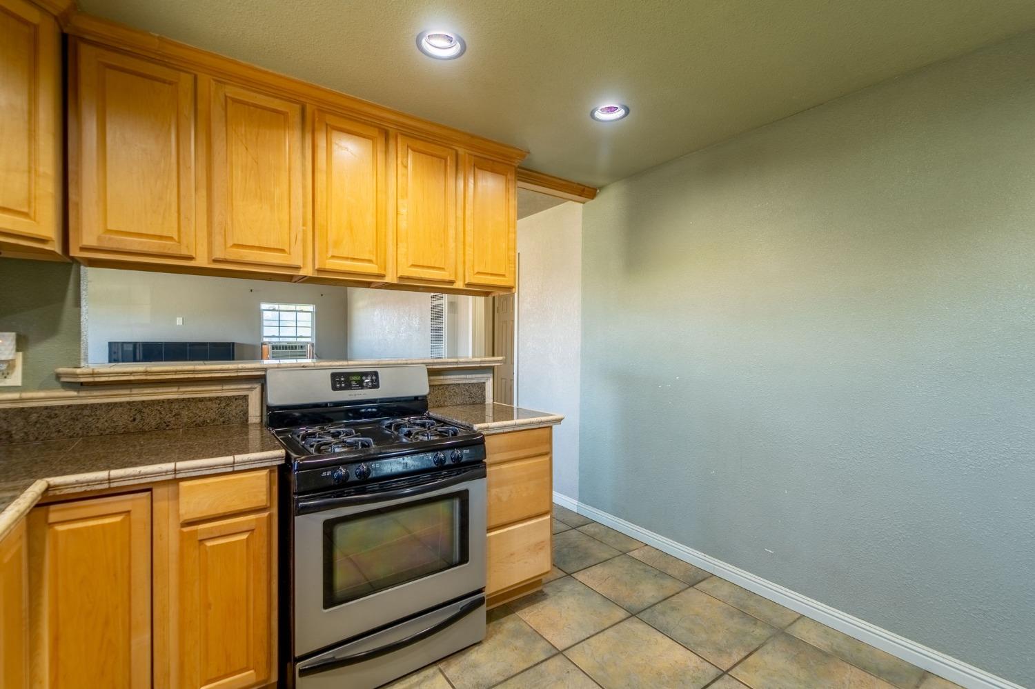 Detail Gallery Image 13 of 23 For 1750 E St, Livingston,  CA 95334 - 2 Beds | 1 Baths