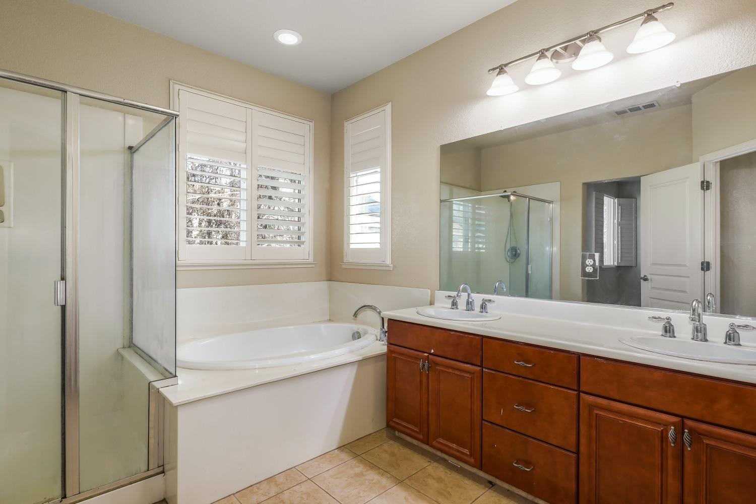 Detail Gallery Image 22 of 54 For 5943 Poppy Shores Way, Stockton,  CA 95219 - 4 Beds | 2/1 Baths