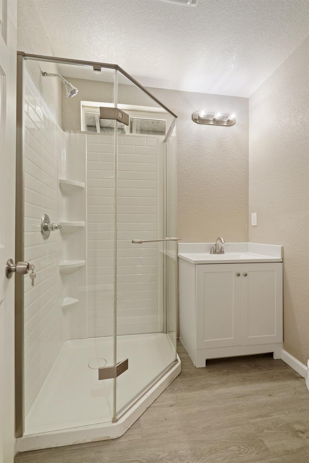 Detail Gallery Image 13 of 27 For 304 B Street, Waterford,  CA 95386 - 2 Beds | 1 Baths