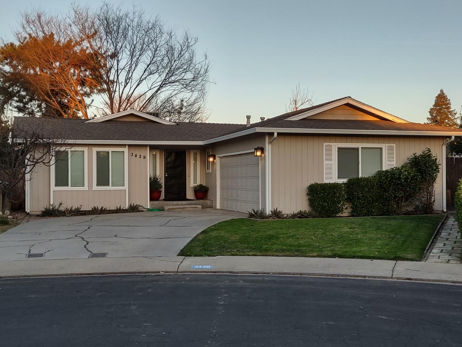 Detail Gallery Image 1 of 33 For 3429 Winchester Ct, Modesto,  CA 95355 - 3 Beds | 2 Baths