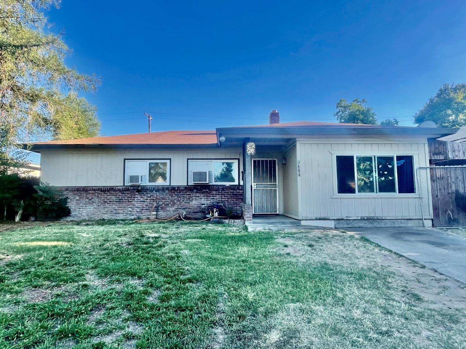 Photo of 3688 David Dr in North Highlands, CA