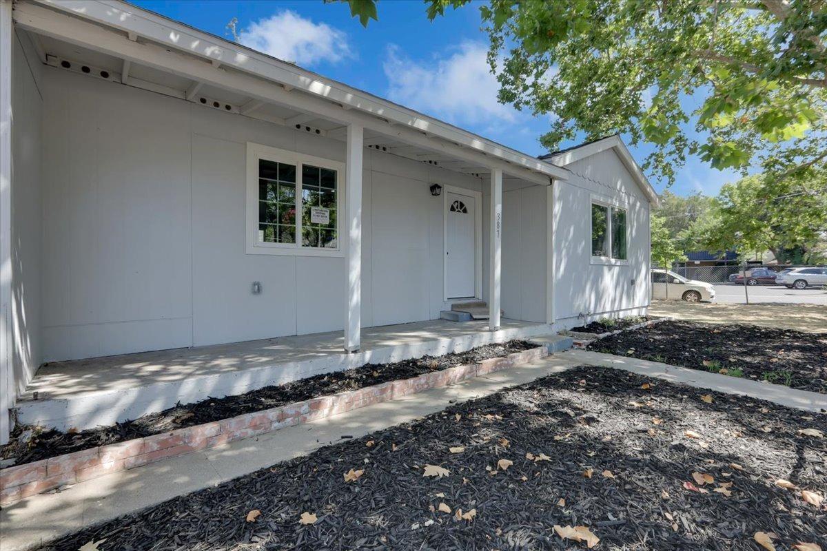Detail Gallery Image 1 of 14 For 387 Barrette Ave, Sacramento,  CA 95815 - 2 Beds | 2 Baths