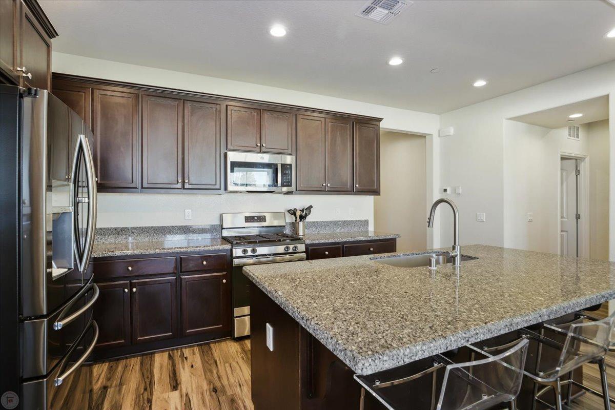 Detail Gallery Image 11 of 38 For 2942 Trail Ridge Way, Oakdale,  CA 95361 - 4 Beds | 2 Baths