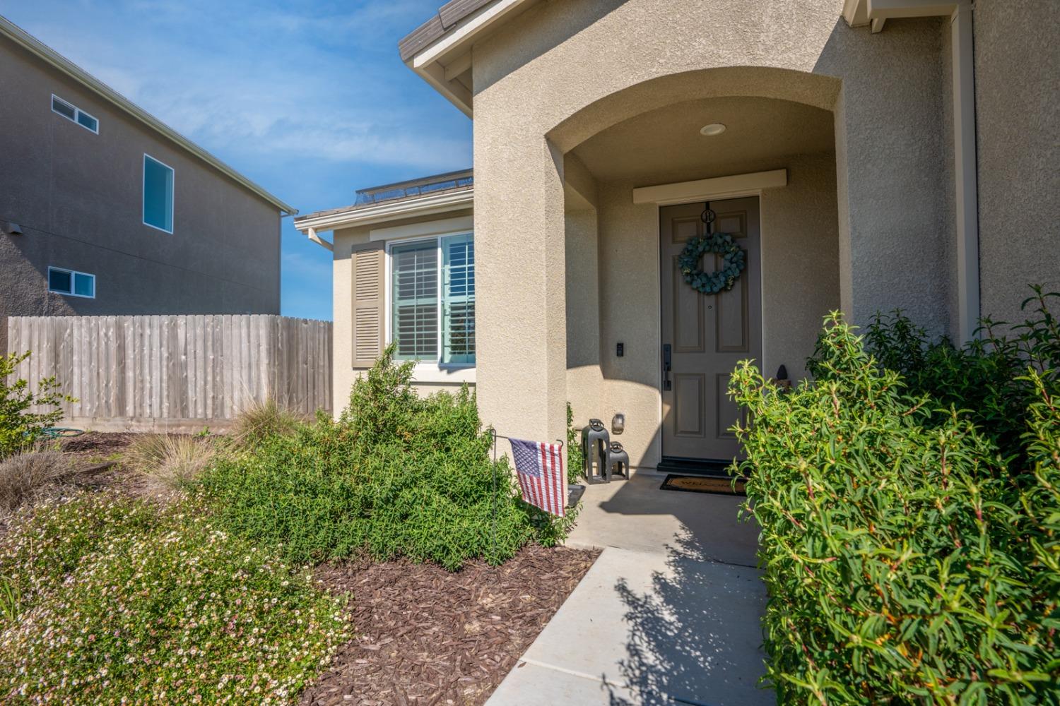 Detail Gallery Image 5 of 39 For 1726 Dolomite Dr, Los Banos,  CA 93635 - 3 Beds | 2 Baths
