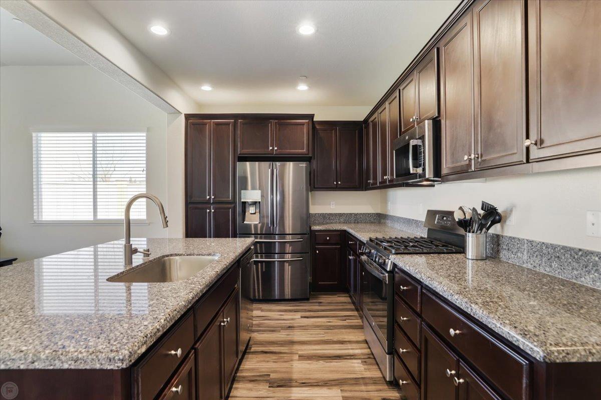 Detail Gallery Image 12 of 38 For 2942 Trail Ridge Way, Oakdale,  CA 95361 - 4 Beds | 2 Baths