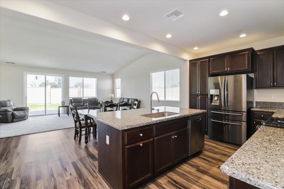 Detail Gallery Image 9 of 38 For 2942 Trail Ridge Way, Oakdale,  CA 95361 - 4 Beds | 2 Baths