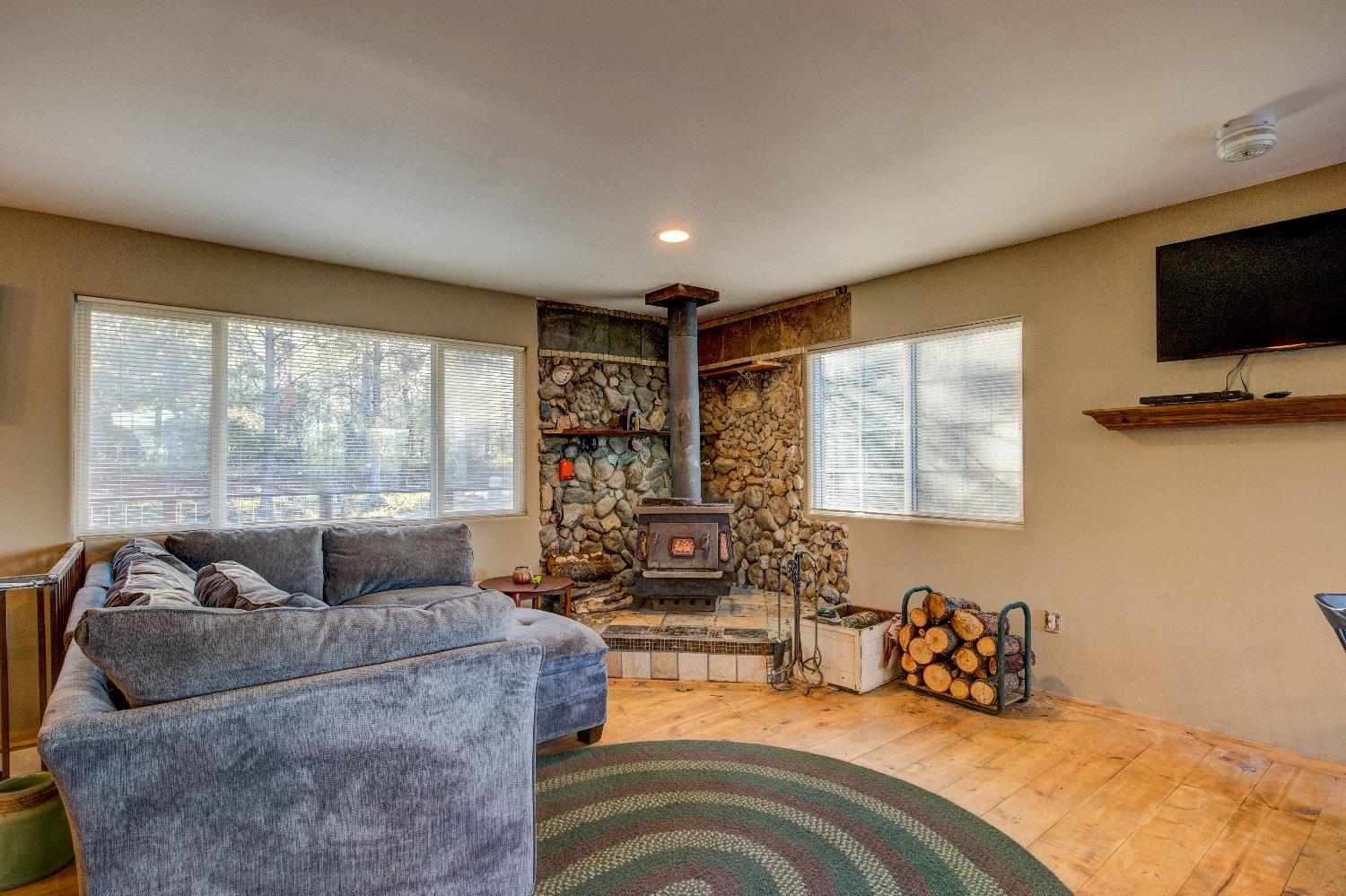 Detail Gallery Image 14 of 92 For 22301 Fiddletown Rd, Volcano,  CA 95689 - 3 Beds | 2/1 Baths