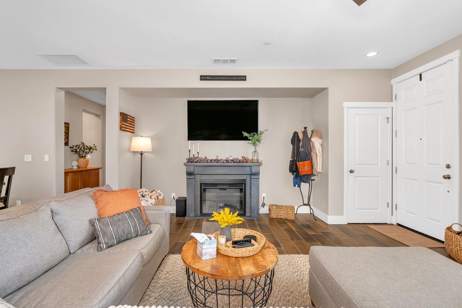 Detail Gallery Image 7 of 40 For 1726 Dolomite Dr, Los Banos,  CA 93635 - 3 Beds | 2 Baths