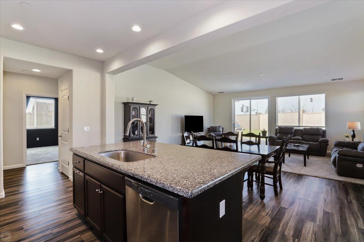Detail Gallery Image 13 of 38 For 2942 Trail Ridge Way, Oakdale,  CA 95361 - 4 Beds | 2 Baths