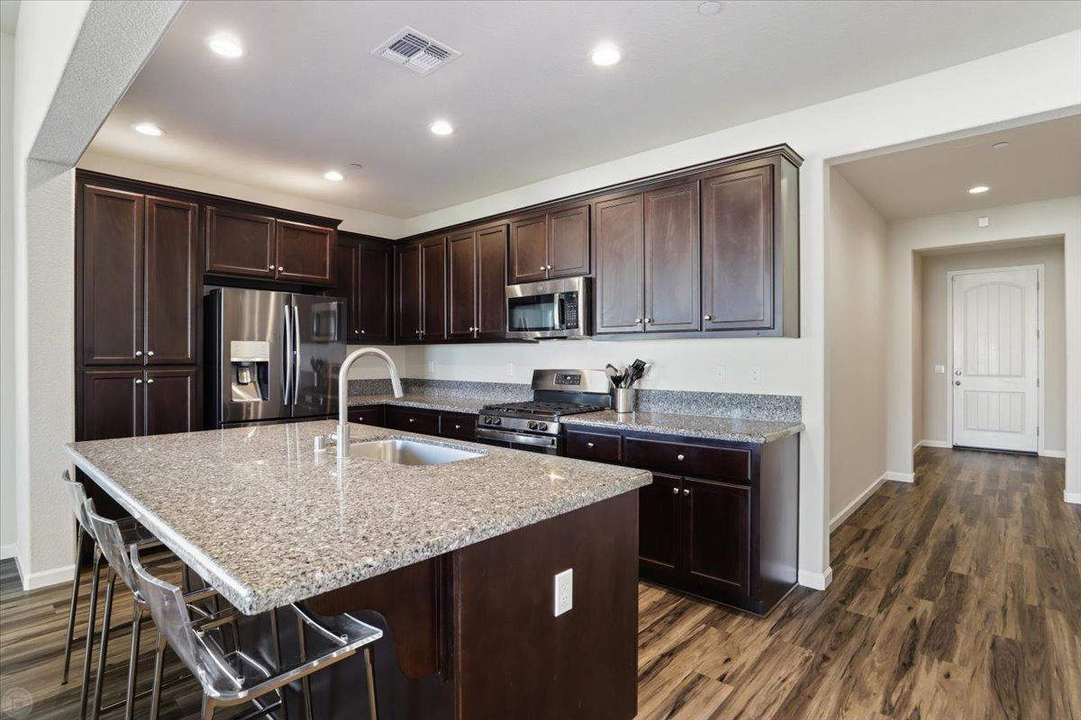 Detail Gallery Image 10 of 38 For 2942 Trail Ridge Way, Oakdale,  CA 95361 - 4 Beds | 2 Baths