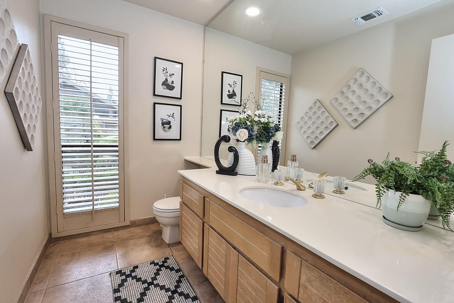 Detail Gallery Image 15 of 79 For 2050 Promontory Point Ln, Gold River,  CA 95670 - 4 Beds | 2/1 Baths