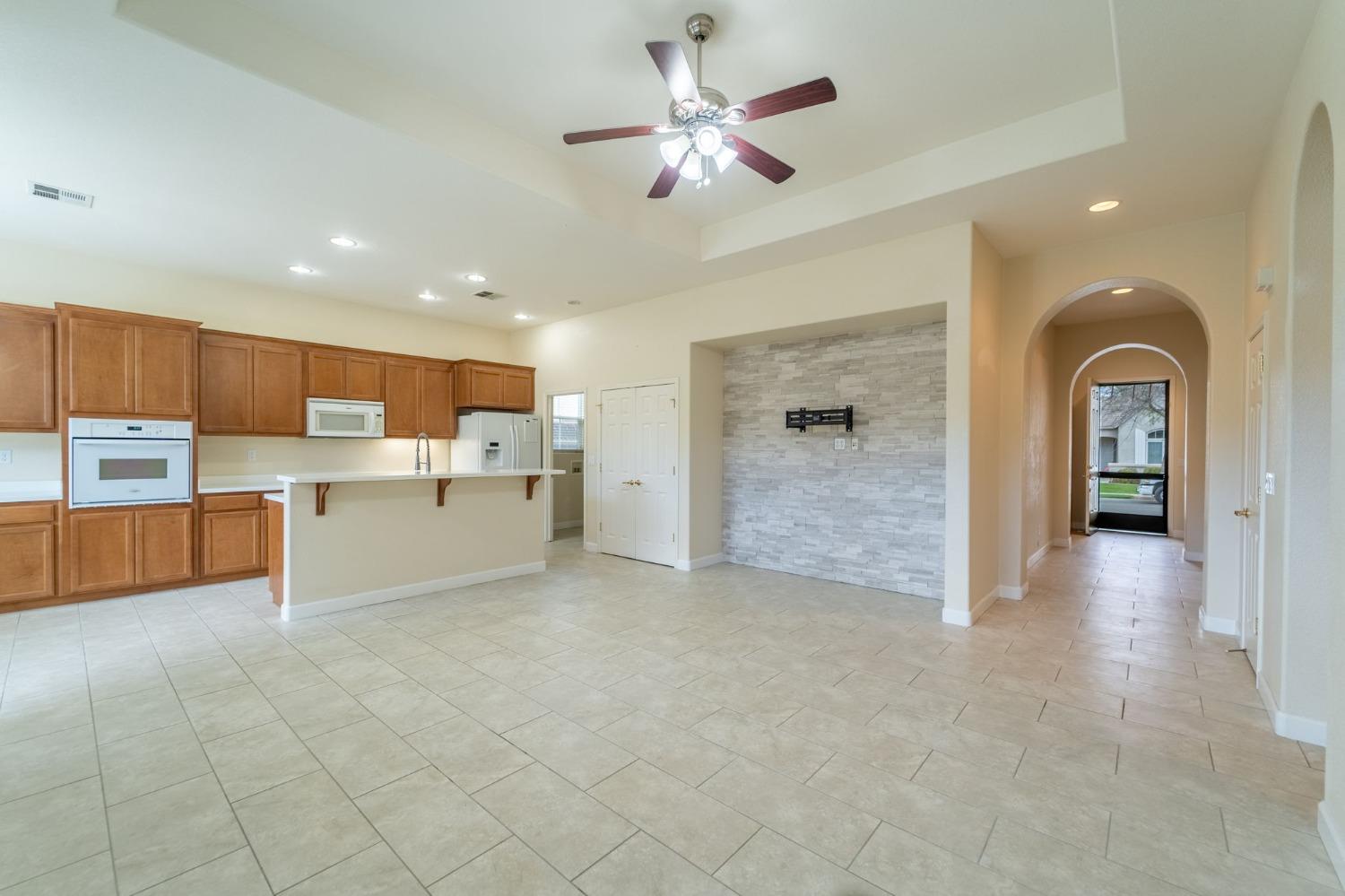 Detail Gallery Image 5 of 32 For 225 Spring Ave, Patterson,  CA 95363 - 2 Beds | 2 Baths