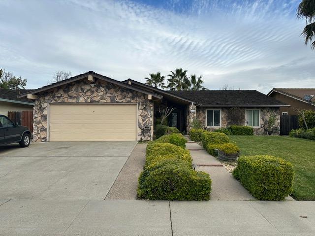 Detail Gallery Image 1 of 28 For 1403 Briarwood Way, Stockton,  CA 95209 - 3 Beds | 2 Baths